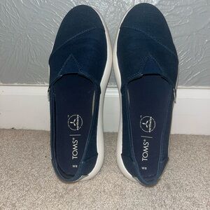 Toms Earthwise women’s slip on size 8